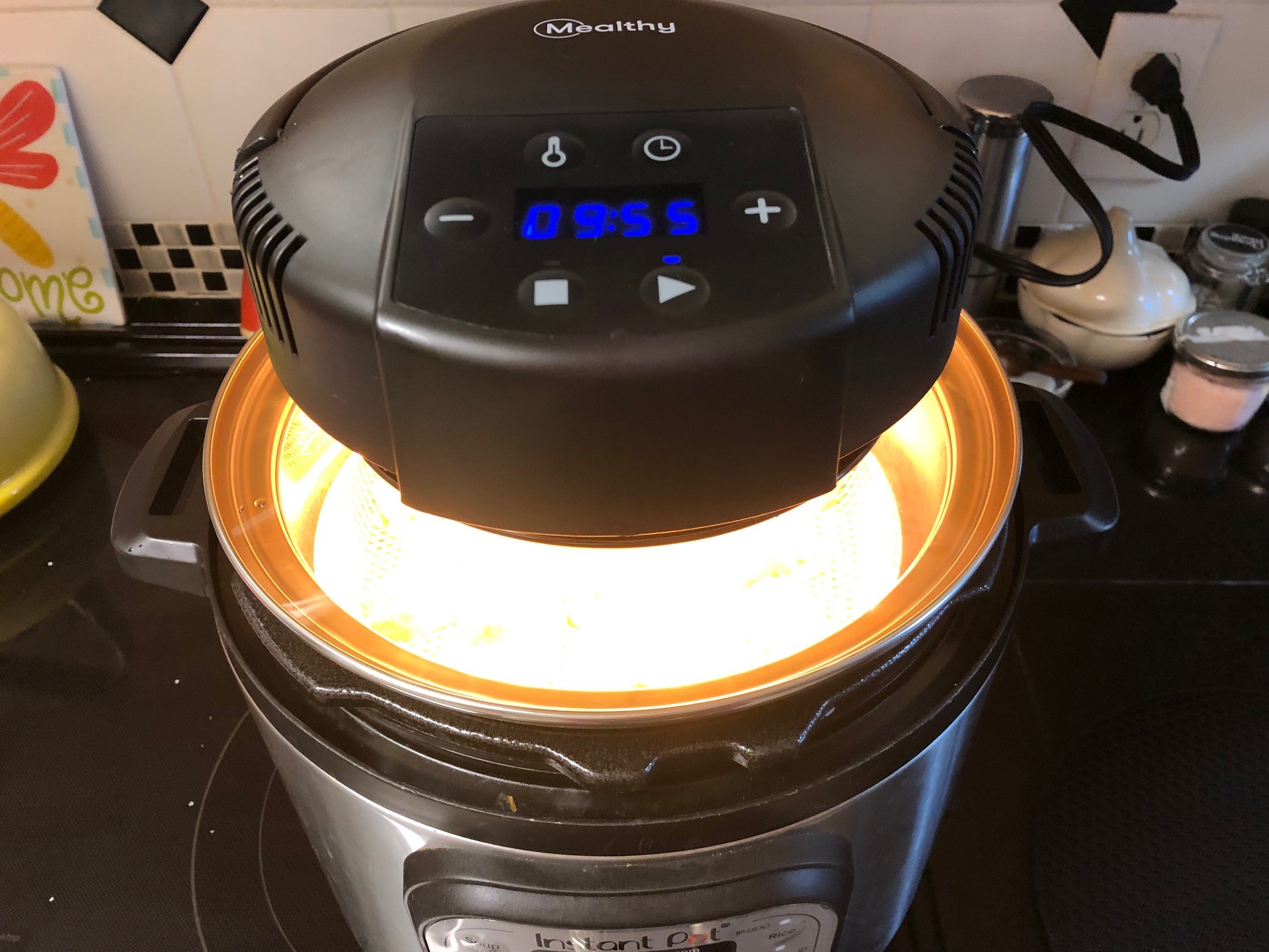 Instant pot air fryer best sale lid not turning on